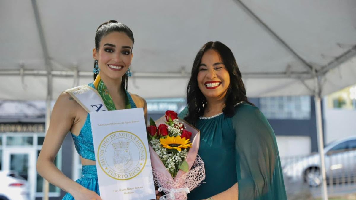 Vivianie Díaz Arroyo junto a la alcaldesa de Aguas Buenas, Karina Nieves Serrano.