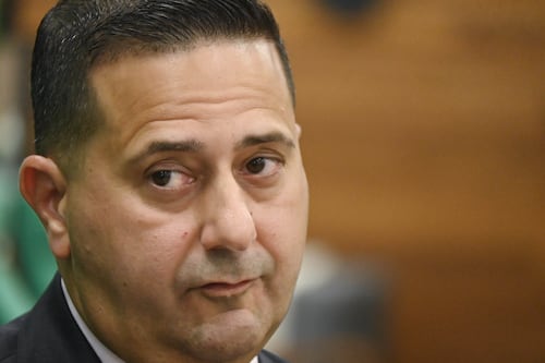 Se le complica el panorama a secretario de Corrección: surgen más querellas en su contra