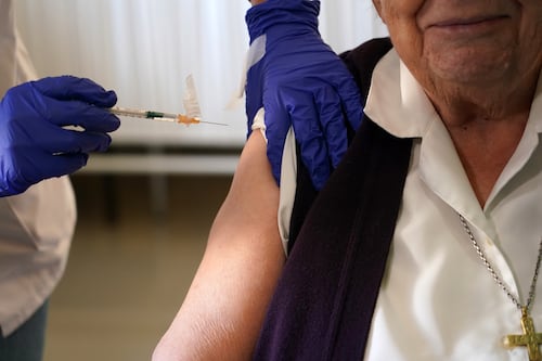 Estados Unidos disminuye la recomendación de vacunas infantiles contra meningitis y gripe