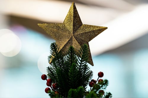 ¿No sabes cuándo poner la estrella en el árbol de Navidad? Esta es la fecha, según la tradición