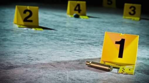 Dos personas fueron halladas maniatadas y con heridas de bala en el sur de Quito.