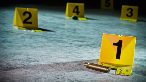 Dos personas fueron halladas maniatadas y con heridas de bala en el sur de Quito.