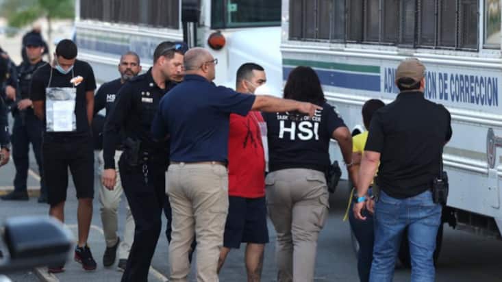 Agentes del FBI y de la DEA diligencian más de 60 órdenes de arresto por narcotráfico.