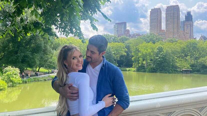 Madison Anderson Berríos y el actor mexicano, José “Pepe” Gámez.