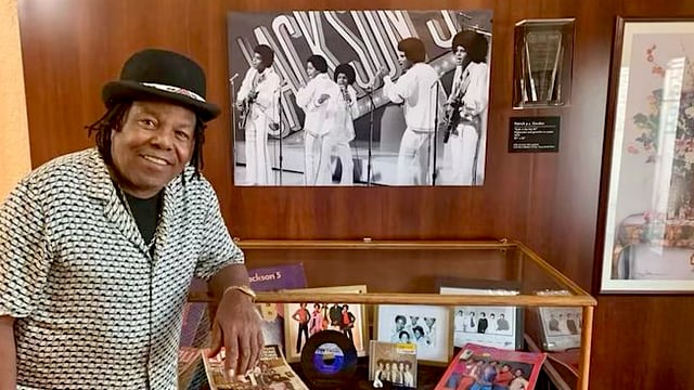 Tito Jackson, uno de los hermanos que formaron el querido grupo pop The Jackson 5, murió a los 70 años.