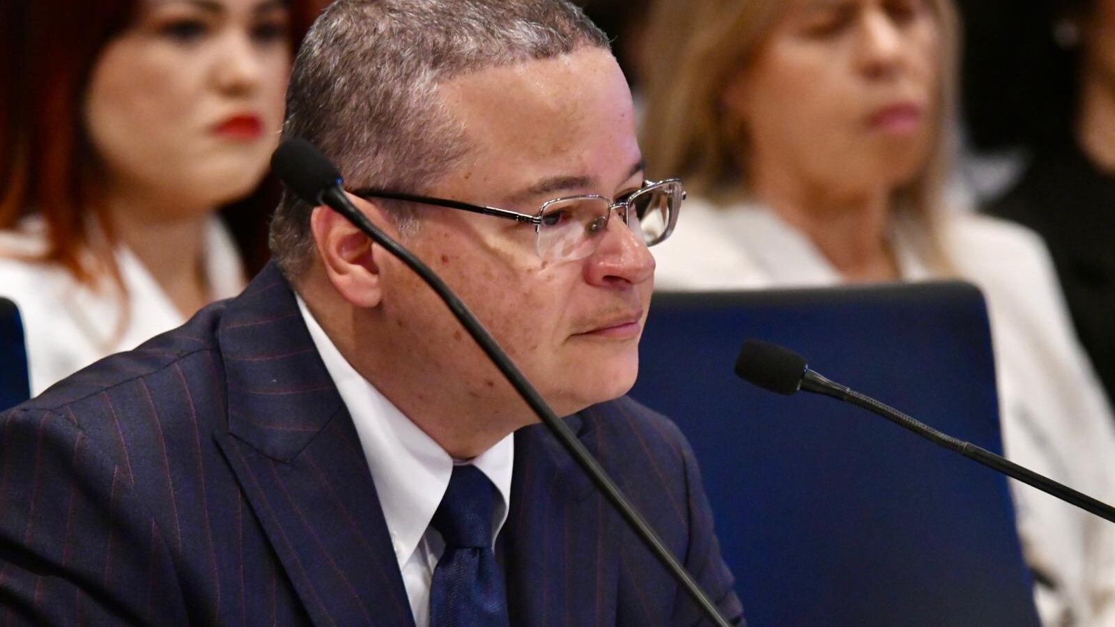 Víctor Ramos en comisión total del Senado