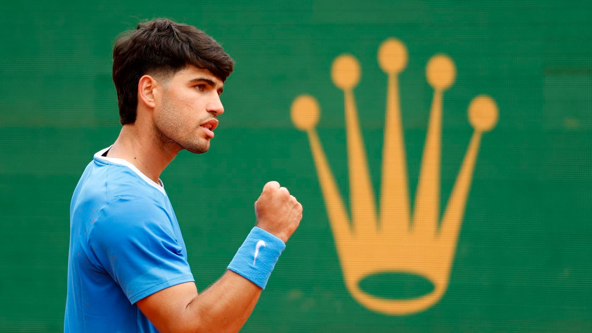 Alcaraz impone su condición de campeón y vence por 6-1 y 6-3 a Báez en 1 hora y 10 minutos