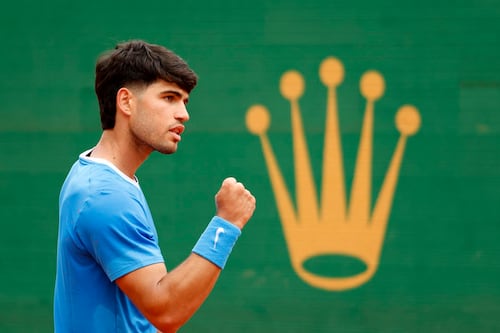 Alcaraz arrasa en Montecarlo y refuerza el pulso con Jannik Sinner por el número uno