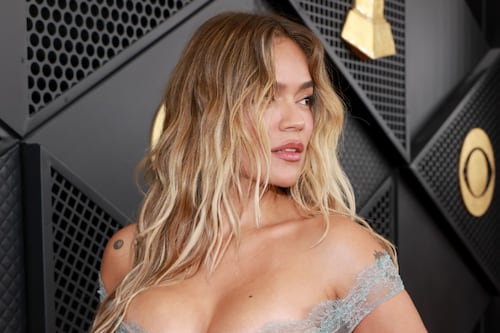 Los atuendos que dominaron la alfombra roja en los Grammy 2026