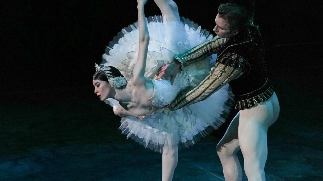 Ballet Concierto de Puerto Rico volverá a presentar uno de los grandes clásicos del repertorio mundial de la danza, El Lago de los Cisnes, el sábado, 25 de abril a las 8:00 p.m. y el domingo, 26 de abril a las 3:00 p.m.
