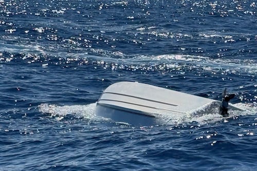 Suspenden búsqueda de 5 desaparecidos tras naufragio de bote frente a costas de Florida