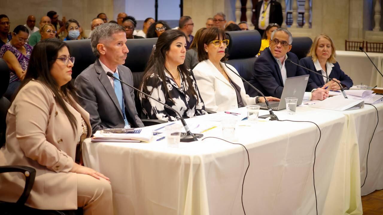 Deponentes proyecto que garantiza retiro justo a empleados esenciales