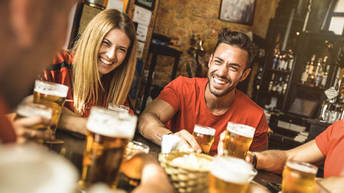 Este Día de la Cerveza reúnete con tus amigos para  disfrutar de la chela en todas sus presentaciones: caguama, michelada, licuachela o tutsichela. La aplicación Rumbo y planeador de rutas web, nos dice cuáles son estos lugares de culto y cómo llegar para festejar de manera  responsable.