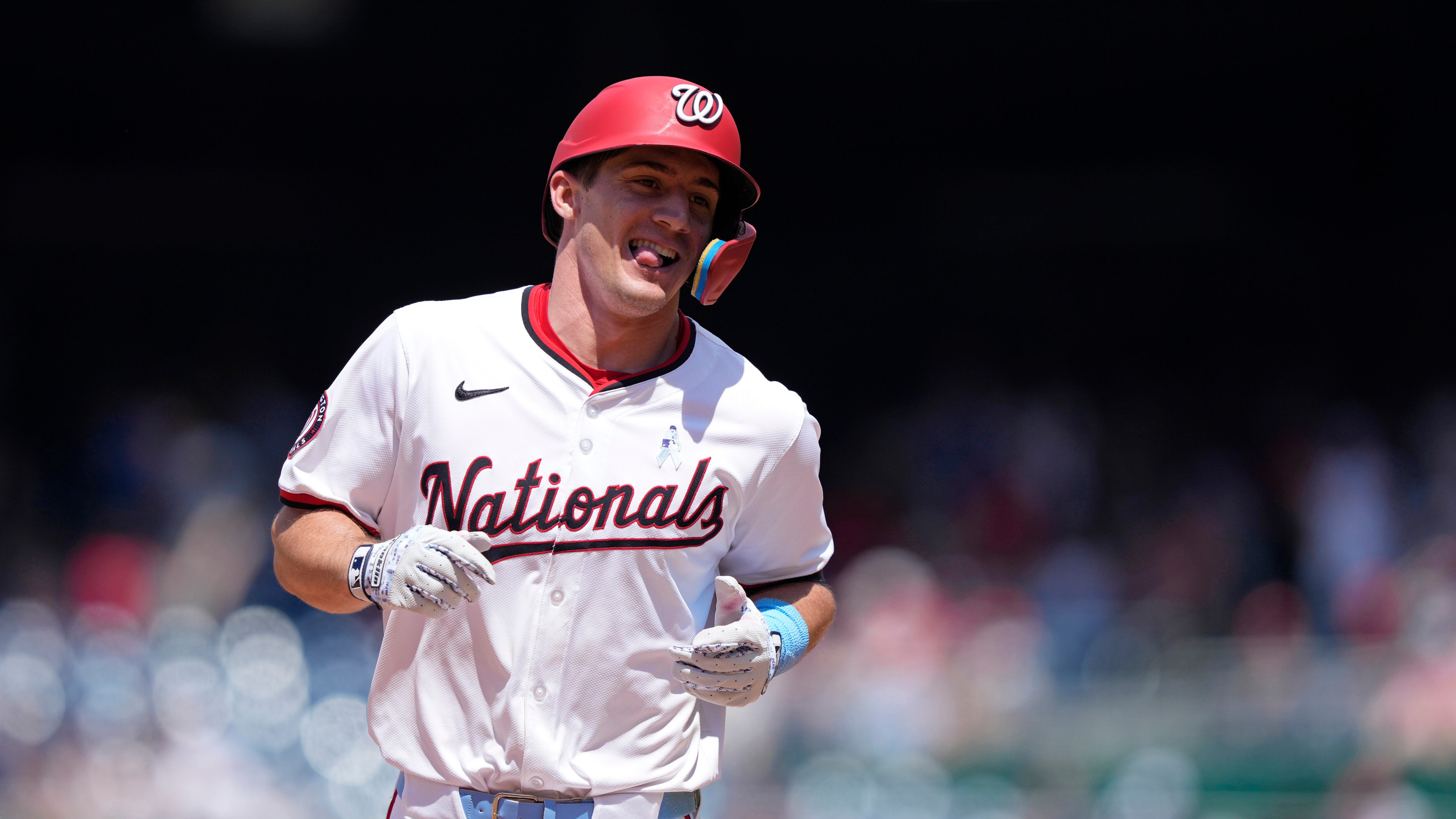 Jacob Young de los Nacionales de Washington luego de conectar un jonrón ante los Marlins de Miami, el domongo 16 de junio de 2024, en Washington. (AP Foto/Susan Walsh)