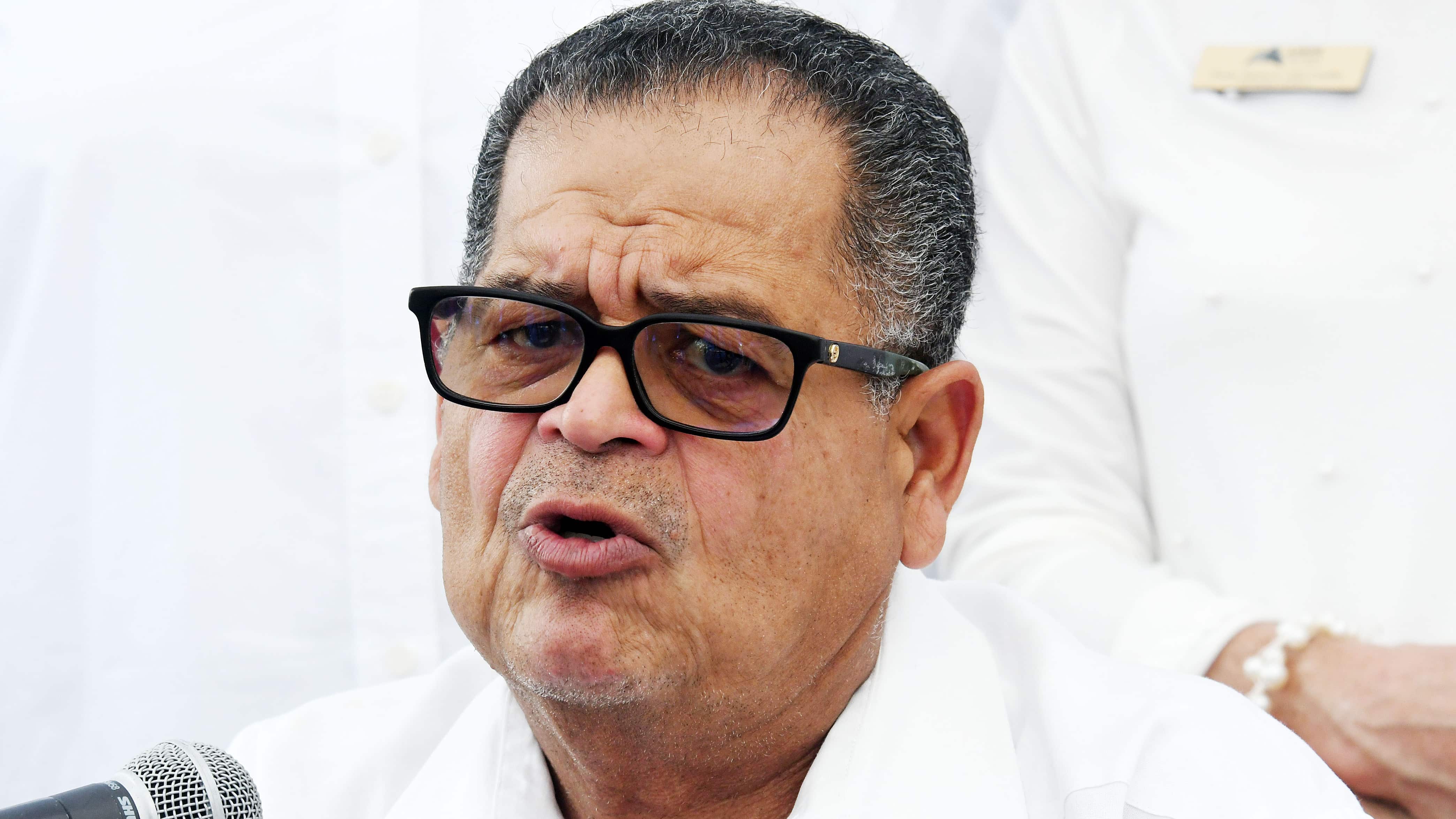 Conferencia de  Prensa de la Asociación de Maestros que se suma a la lucha contra la política de reducción de fondos educativos de la administración Trump.