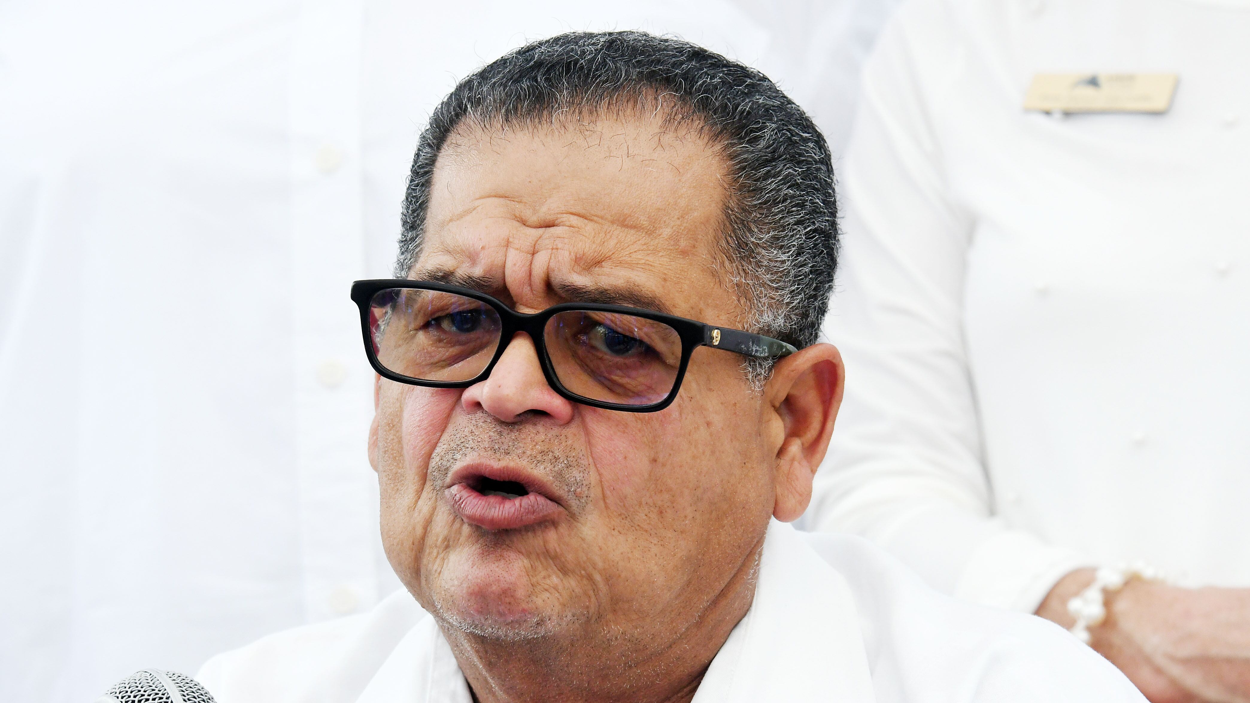 Conferencia de Prensa de la Asociación de Maestros que se suma a la lucha contra la política de reducción de fondos educativos de la administración Trump.