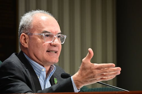 Analizan iniciativas para reducir costos en el Departamento de Educación