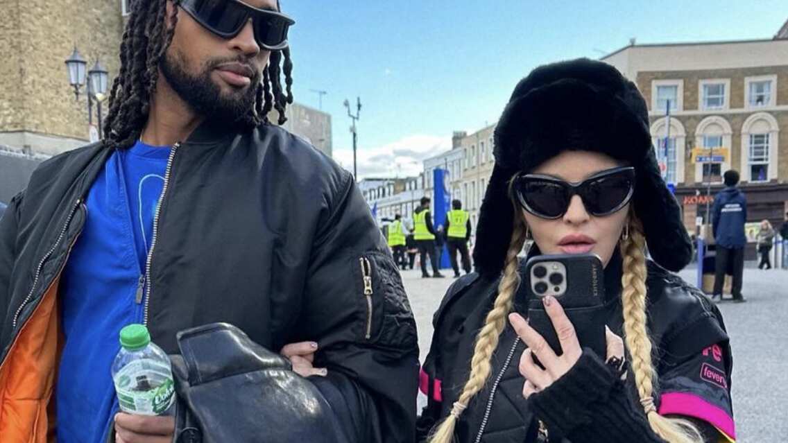 La acompaña a todas partes