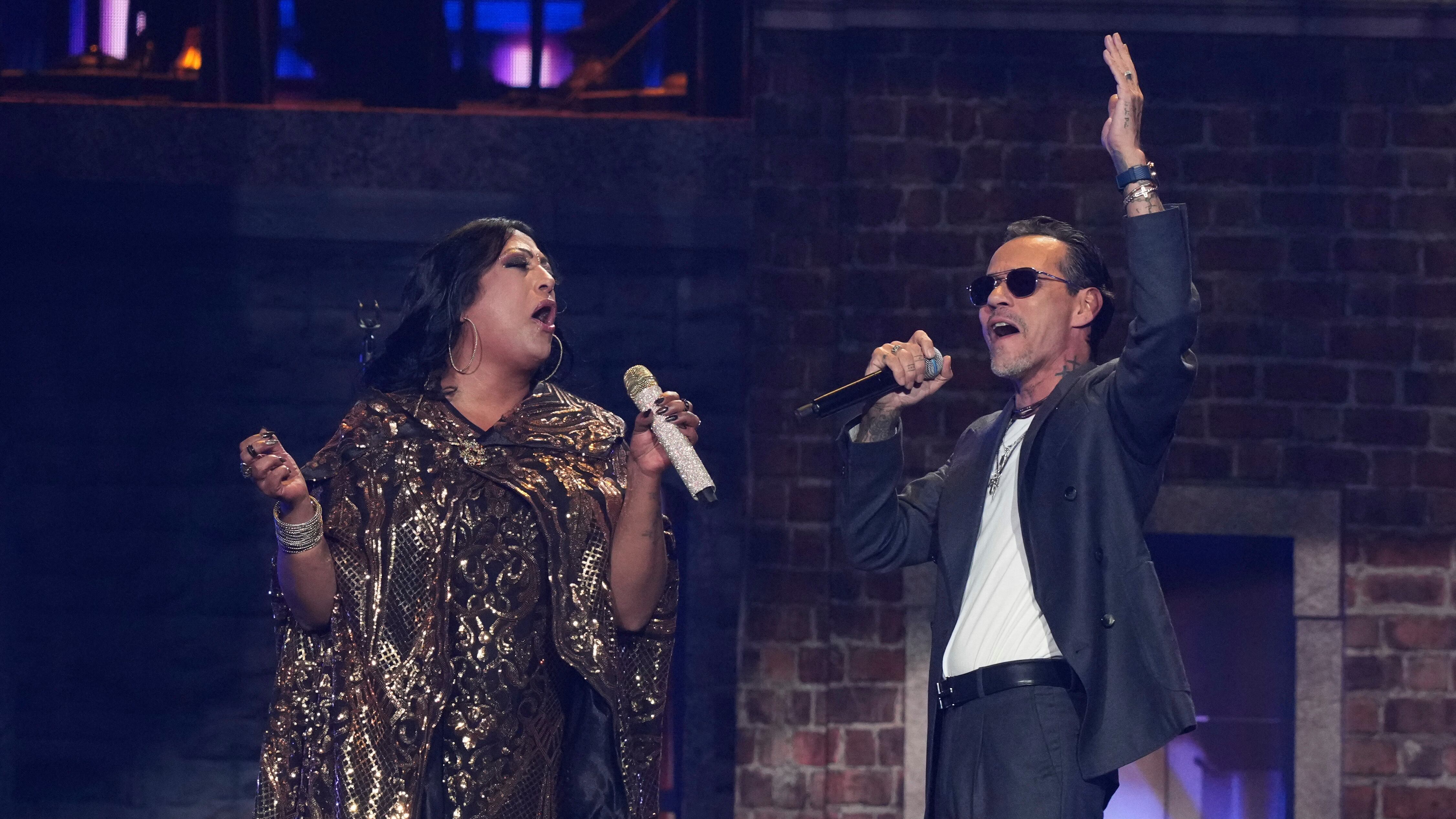 Marc Anthony y La India cantan "Vivir lo nuestro" (AP Photo/Lynne Sladky)