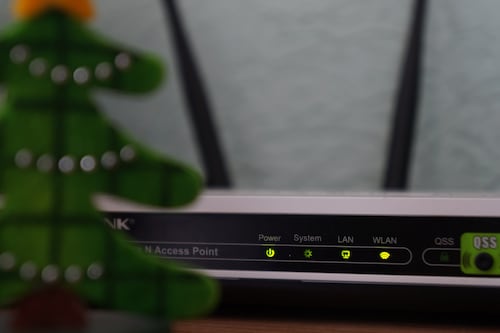 Ethernet vs. Wi-Fi: ¿Cuál es la mejor forma de conectar tu Smart TV para evitar el lag y el buffering?