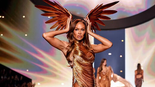 De la portada de Vogue México a la pasarela más mediática del mundo, la supermodelo puertorriqueña reafirma su estatus de leyenda viviente en la industria de la moda.