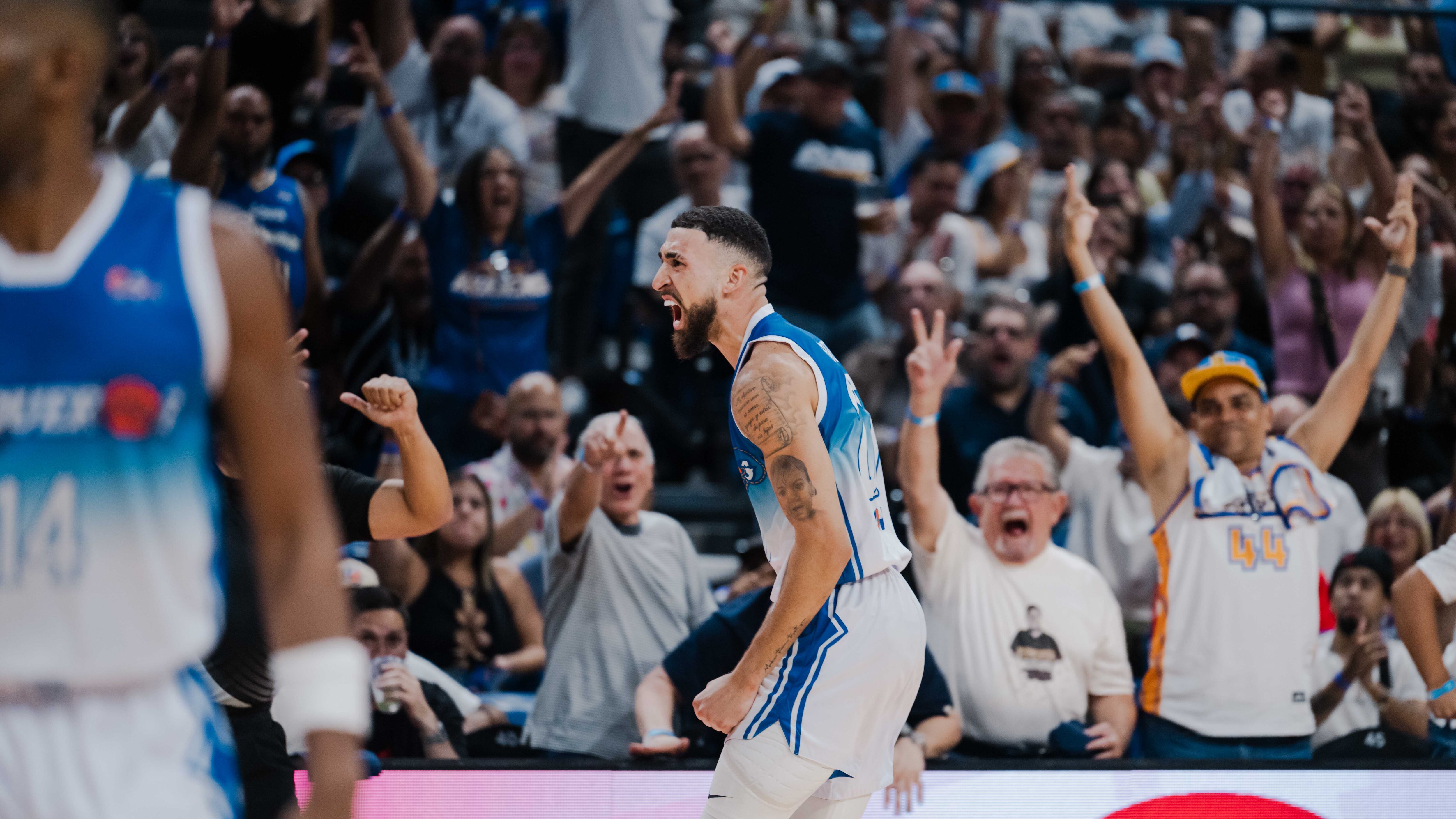 Los Vaqueros de Bayamón vencieron a los Cangrejeros de Santurce.