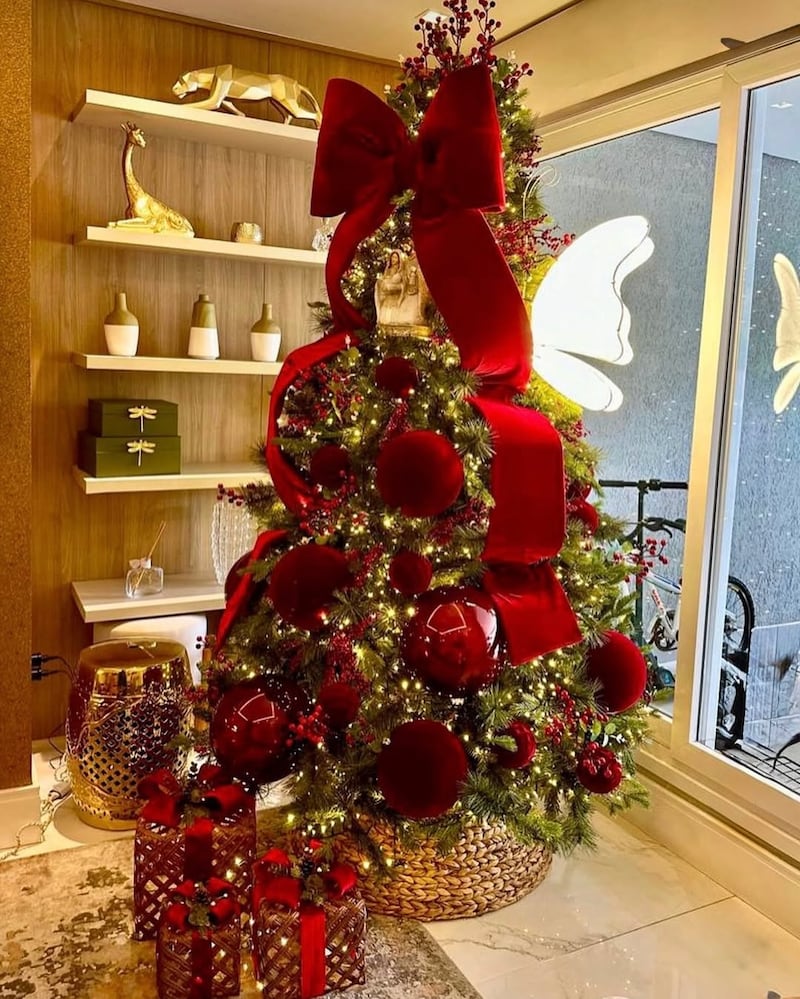 ¿Adiós estrella en el árbol? La tendencia de Navidad que arrasa este 2025 y todos están amando (hasta los famosos ya se unieron)