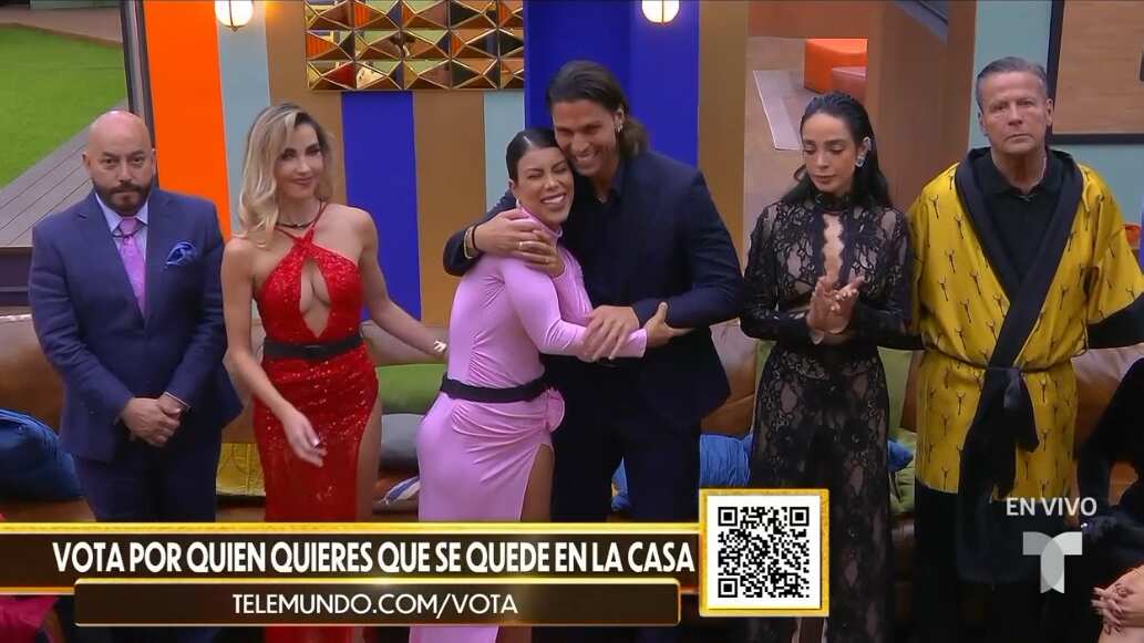 Julia Gama saca de la placa de nominados a Rosa Caiafa.