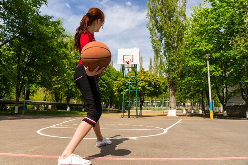 El importante papel que juega el deporte en el desarrollo saludable de los adolescentes