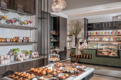 Bangkok tiene hoy una joya arquitectónica que es ideal para el descanso de los viajeros: el Four Seasons Hotel Bangkok at Chao Phraya River.