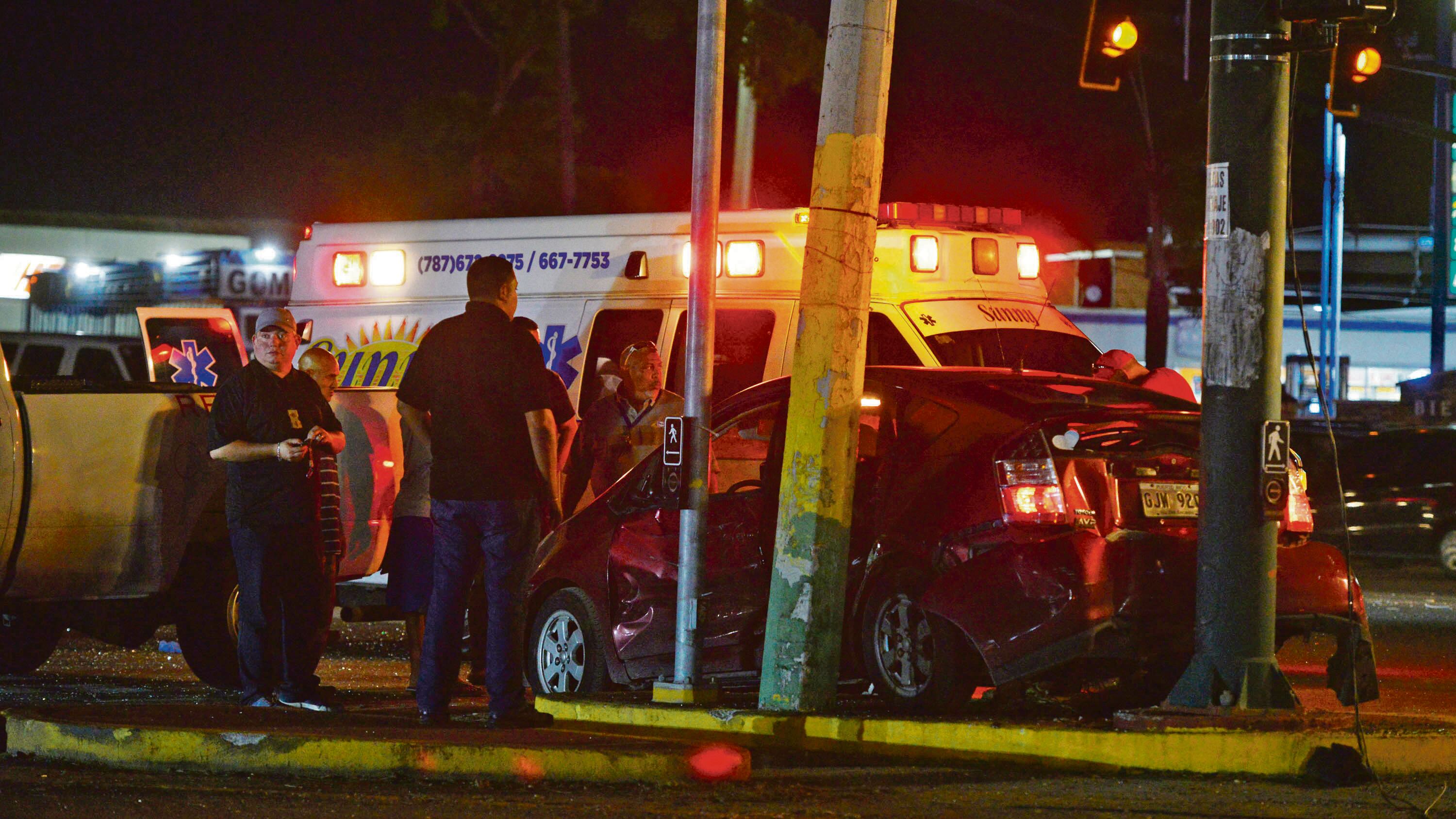 UN ACCIDENTE EN LA AVENIDA SABANA SECA, A LA ALTURAS DE LAS FARMACIAS CVS Y WALGREENS, NO HAY SEMAFORO FUNCIONAL. LEVITTOWN. FOTO DENNIS A. JONES METRO PR 2 DE ENERO DEL 2018