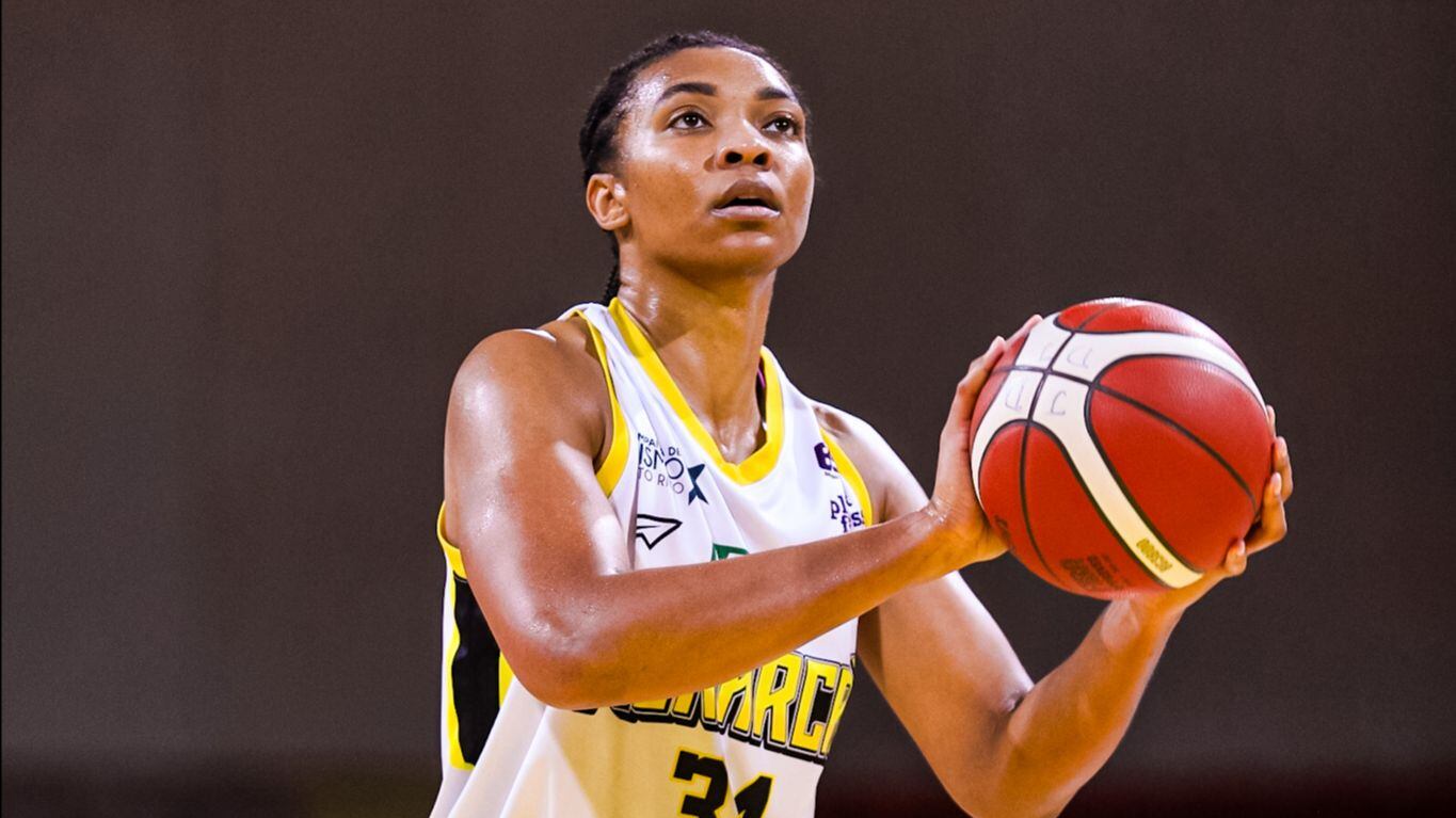 Imani McGee de las Monarcas.