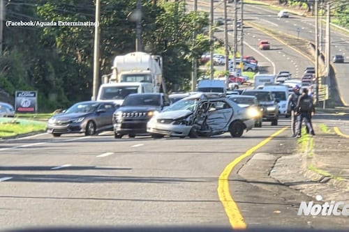 Hombre de 30 años pierde la vida tras accidente entre dos autos en Aguada