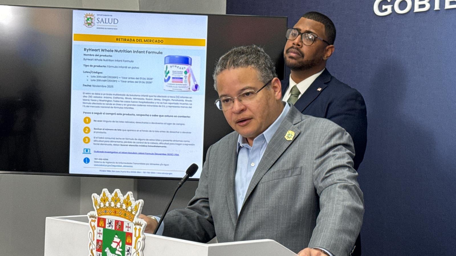 Secretario de Salud alerta sobre fórmula retirada por enfermedad infantil.