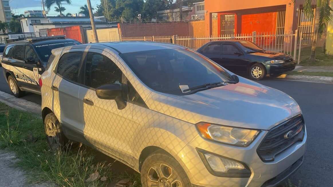 Guagua reportada hurtada, recuperada por la policía municipal de San Juan