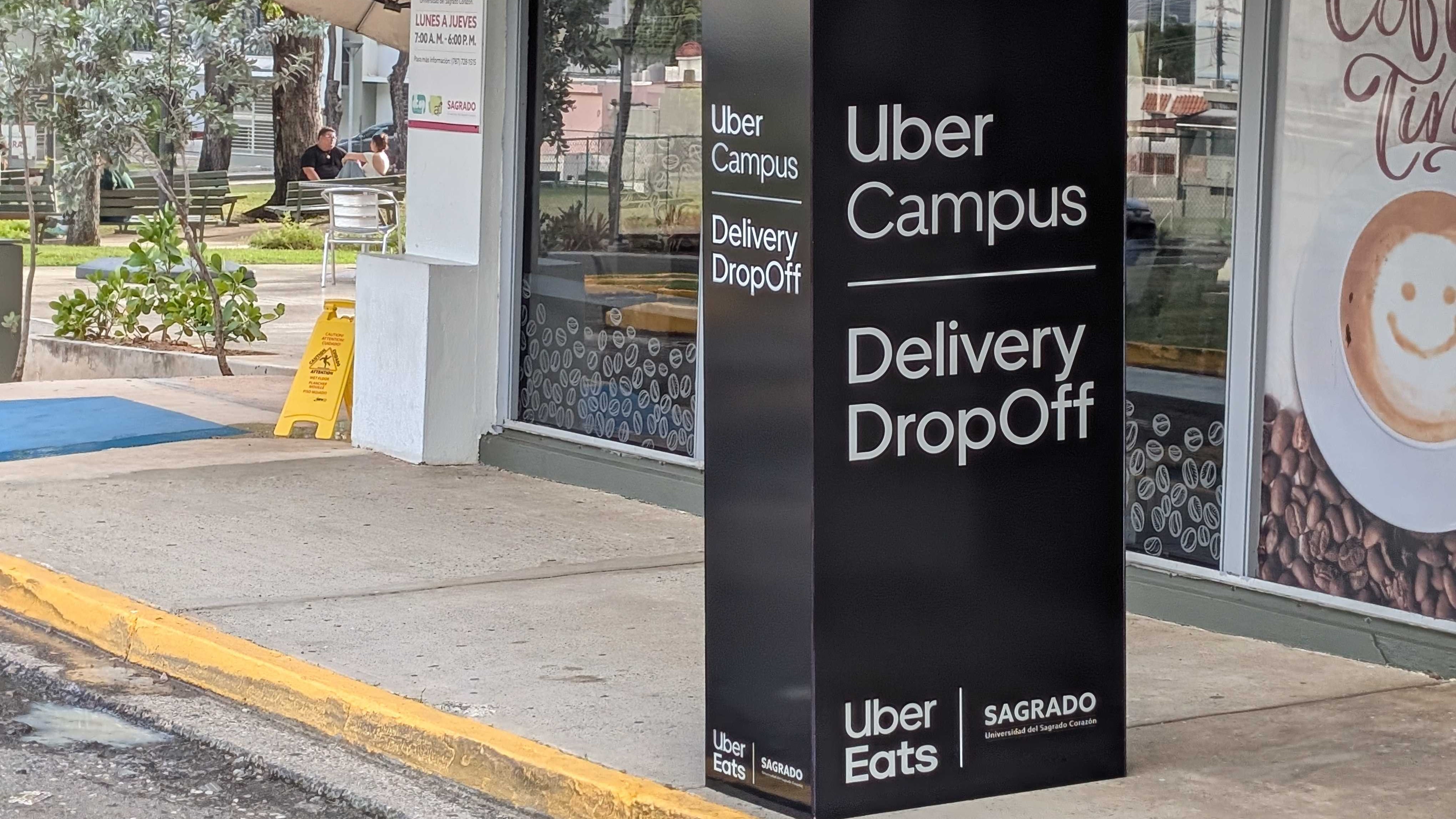 El punto de recogido para estudiantes de la Universidad del Sagrado Corazón.