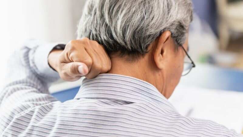 Las personas que han atravesado un accidente cerebrovascular pueden caminar con apoyo.