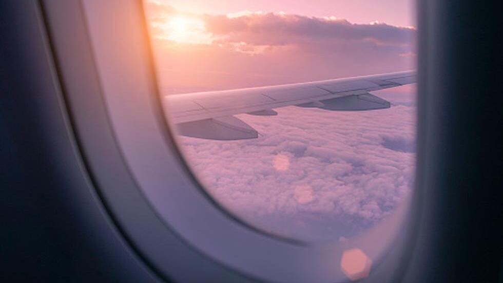 Ventana de avión se rompió en pleno vuelo y desató pánico entre los pasajeros