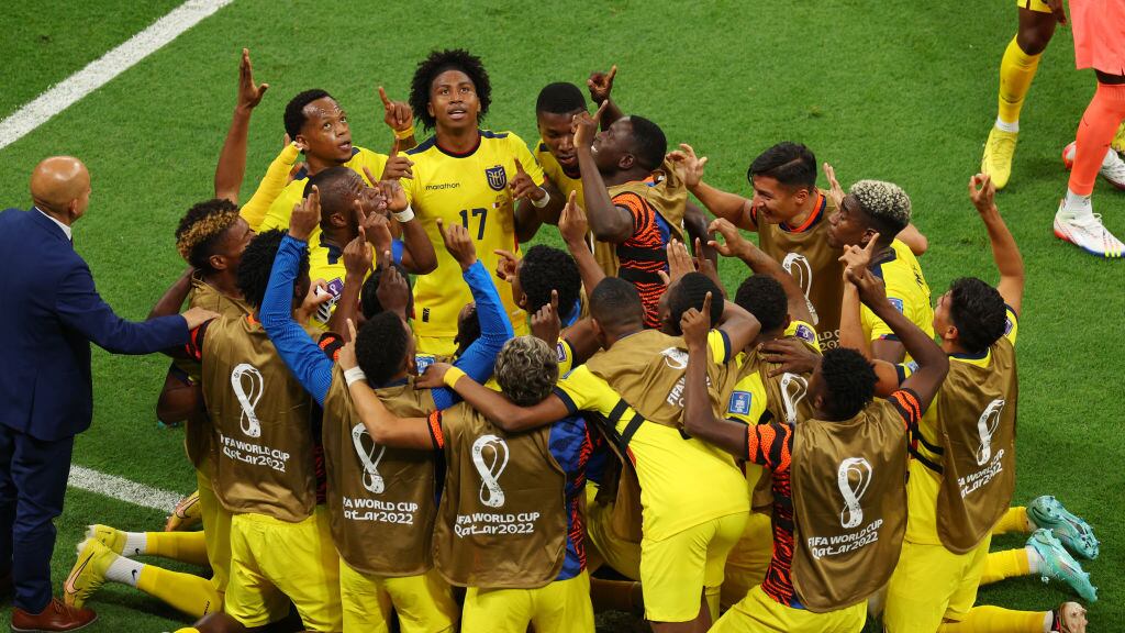 Ecuador venció al anfitrión Qatar en su primer juego del Mundial.