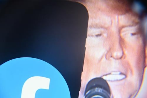 Hombre se declara culpable de amenazar a Donald Trump en Facebook