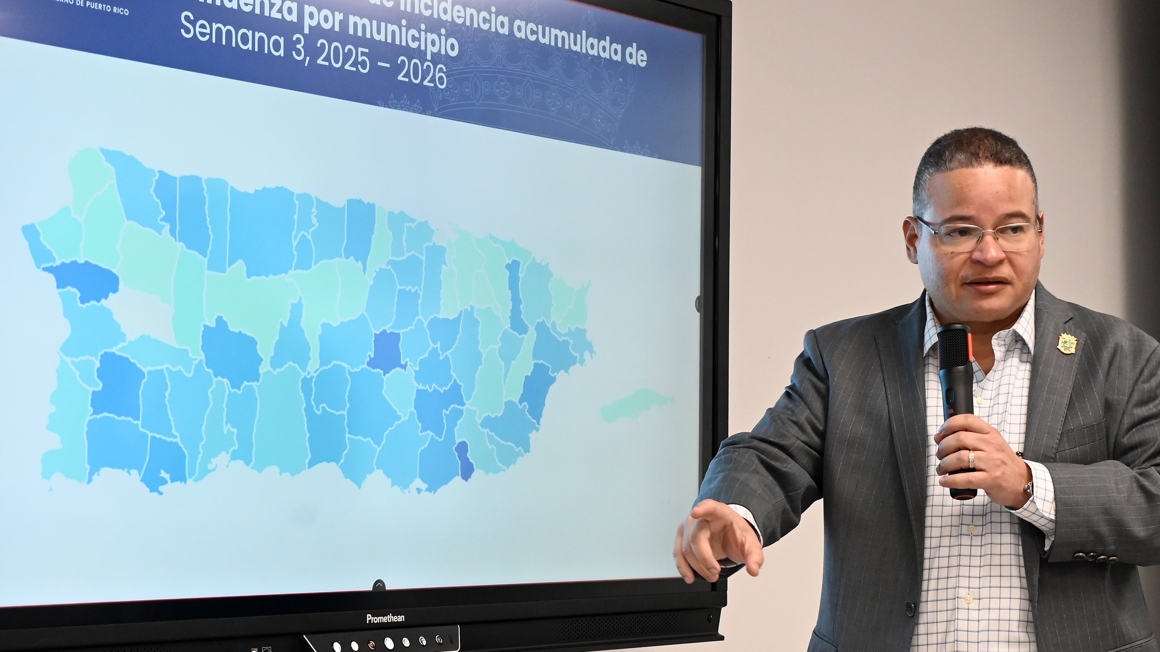 Dr. Victor Ramos, Secretario de Salud, ofrecen información sobre cómo va la epidemia de Influenza en Puerto Rico.