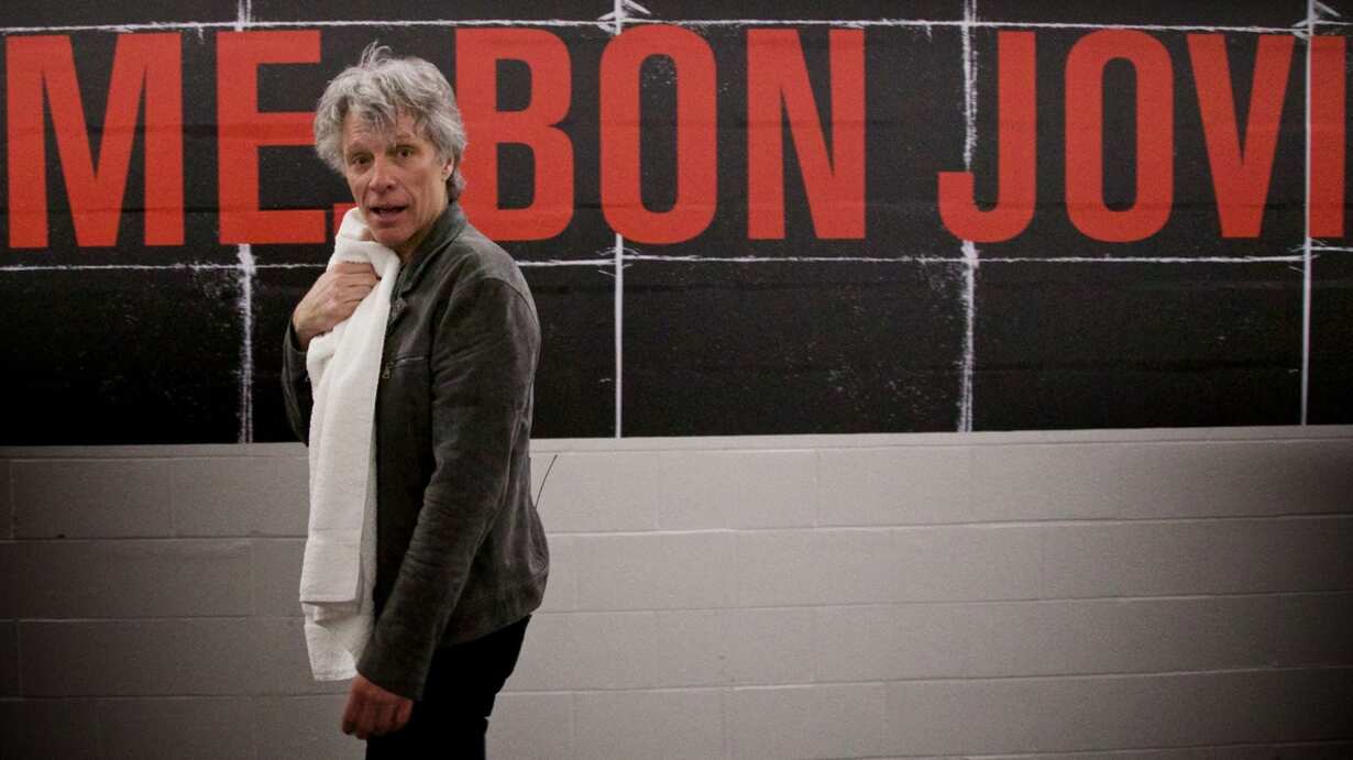 El cantante, orgullosa de su apariencia a los 61 años.