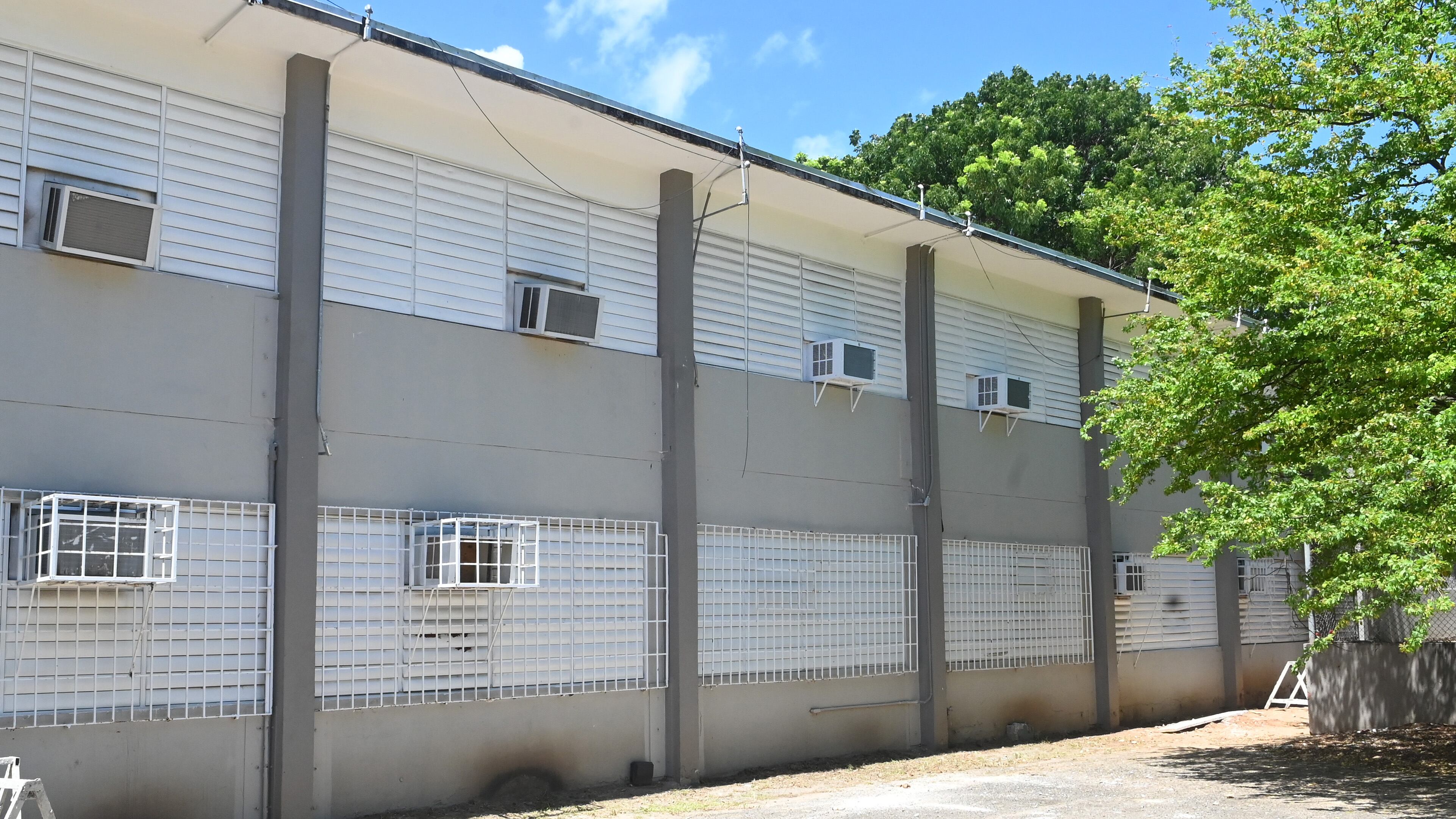 Preparativos para el comienzo de clases. Escuela Ramos Antonini