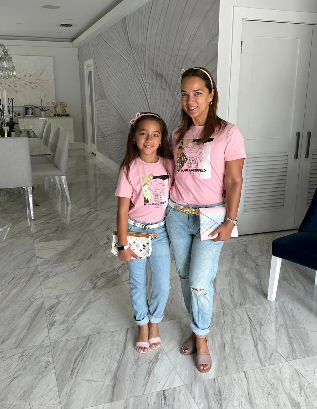 Instagram: @adamarilopez