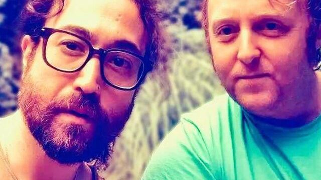 Sean Lennon y James McCartney.