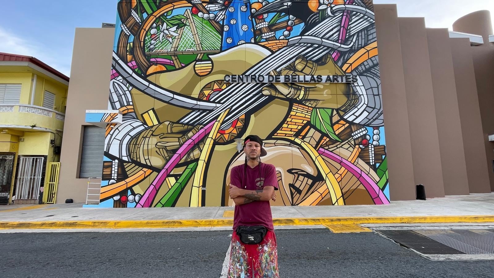 El puertorriqueño y artista de reconocimiento internacional, Don Rimx, creó un macro mural en la fachada del Centro de Bellas Artes de Naranjito.