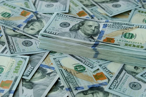 ¿Cuáles son los requisitos para recibir el cheque de alivio contributivo aprobado por la gobernadora?