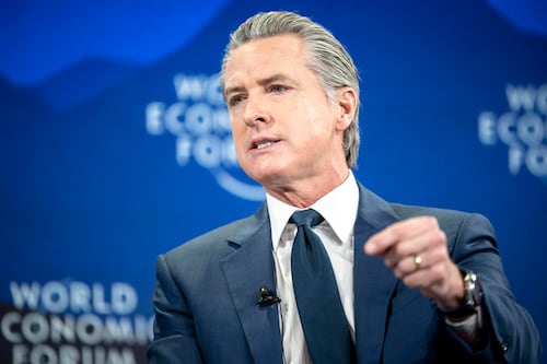 Newsom se presenta en Davos como alternativa a Trump y eleva el pulso político desde California
