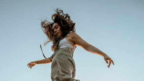 El efecto golpe para videos de TikTok se está convirtiendo en una de las mayores tendencias en las redes sociales por su dinamismo.