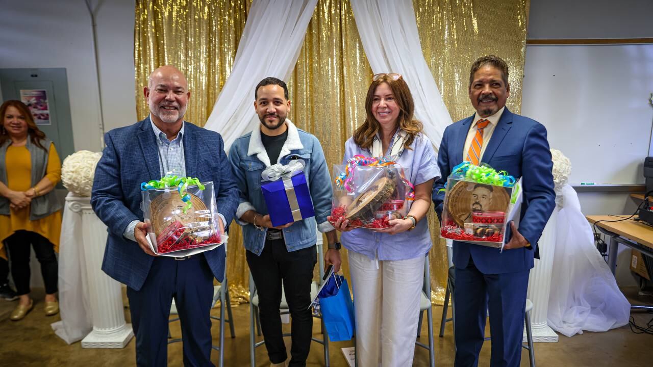 Homenajean a presidente de la Cámara y periodista Pedro Rosa Nales en escuela de Fajardo